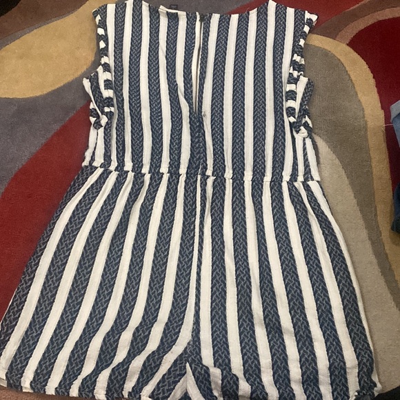 universal threads romper - Picture 2 of 2